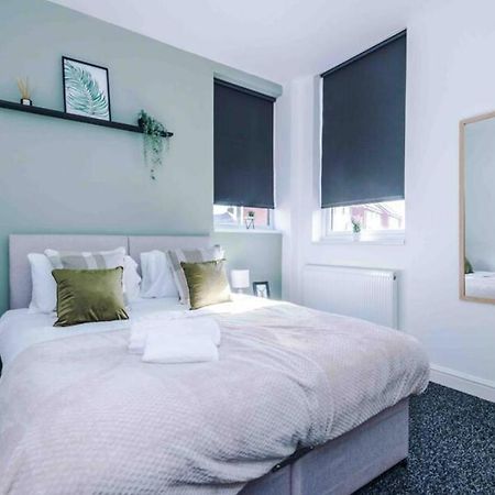 Spacious One-Bedroom Apartment In Saint Helens St Helens  エクステリア 写真