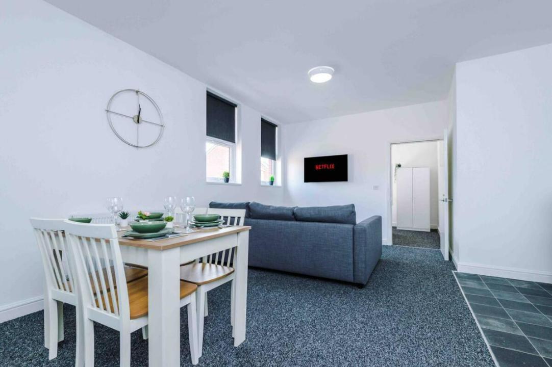 Spacious One-Bedroom Apartment In Saint Helens St Helens  エクステリア 写真
