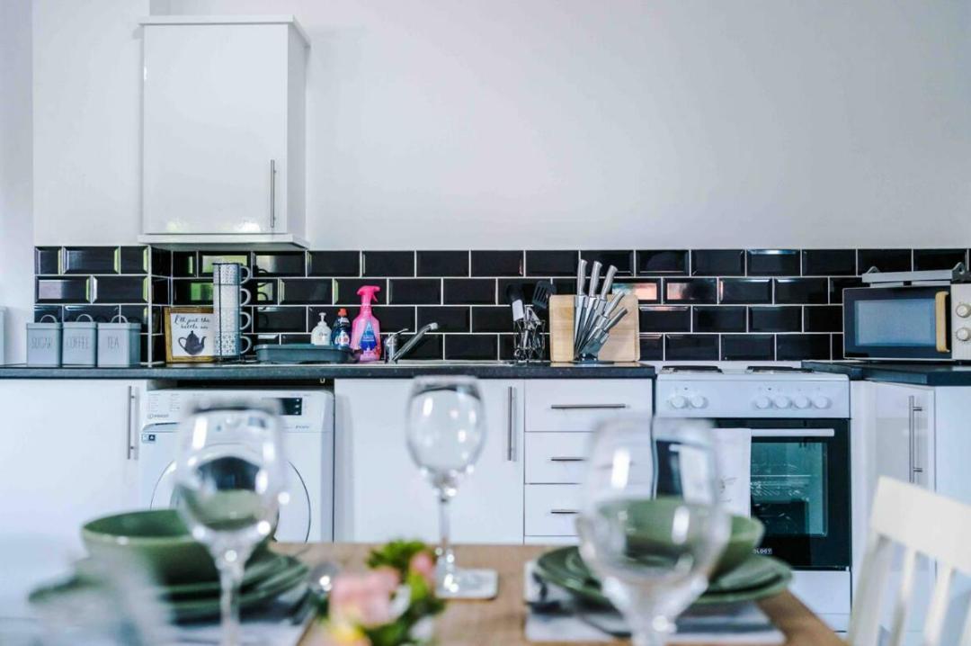 Spacious One-Bedroom Apartment In Saint Helens St Helens  エクステリア 写真