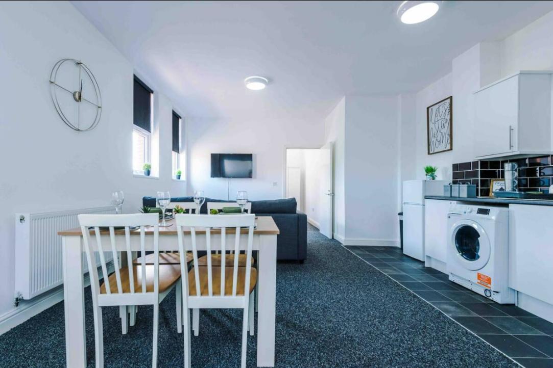 Spacious One-Bedroom Apartment In Saint Helens St Helens  エクステリア 写真