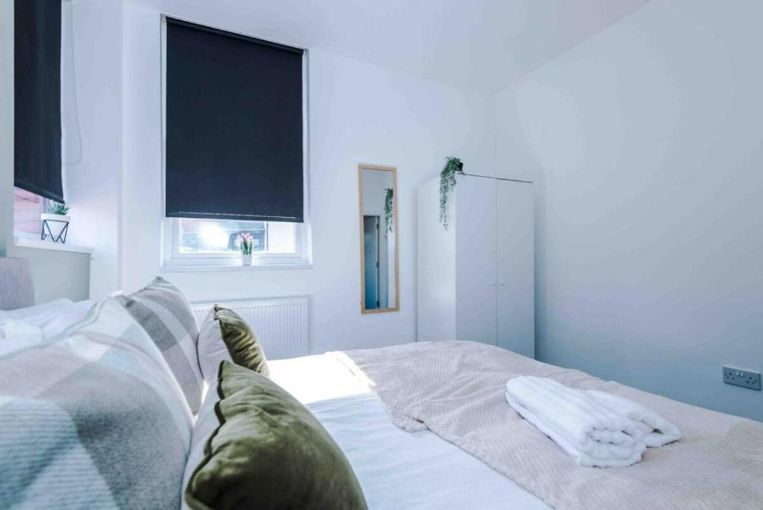 Spacious One-Bedroom Apartment In Saint Helens St Helens  エクステリア 写真