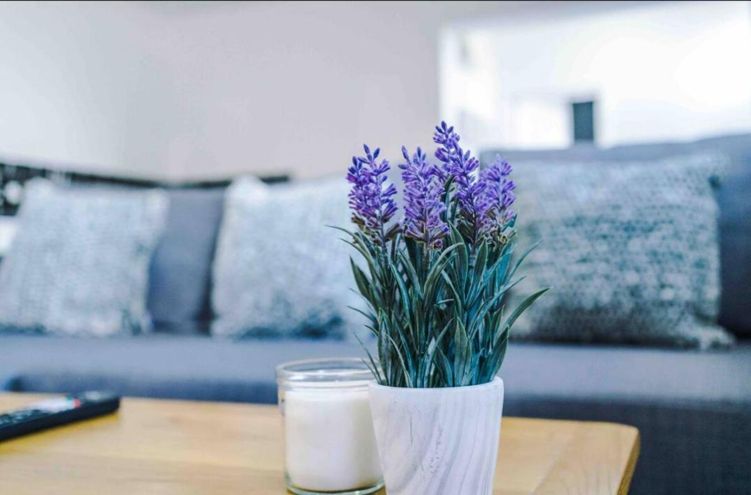 Spacious One-Bedroom Apartment In Saint Helens St Helens  エクステリア 写真