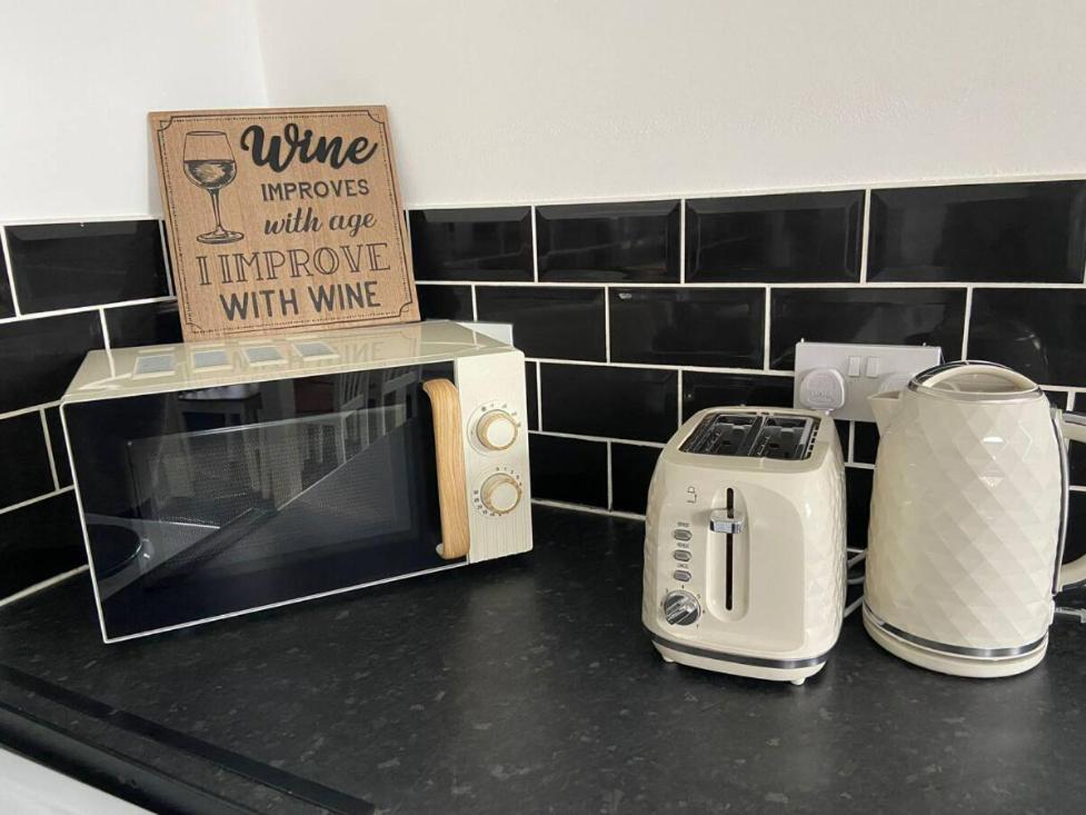 Spacious One-Bedroom Apartment In Saint Helens St Helens  エクステリア 写真